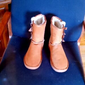 Serra Tan Shearling-Lined Ankle Boots